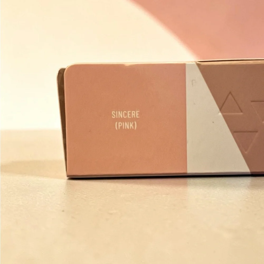 Lys Beauty- Triple Fix translucent loose setting powder in Sincere (pink)